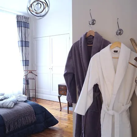D'hotes- Aux Oiseaux فندق مبيت وإفطار 4*