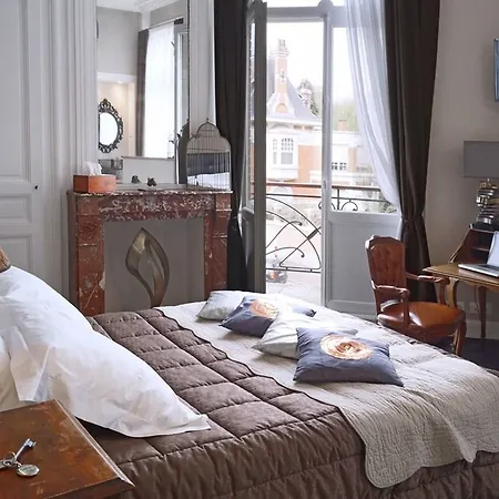 فندق مبيت وإفطار D'hotes- Aux Oiseaux 4*