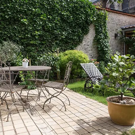 D'hotes- Aux Oiseaux Bed & Breakfast